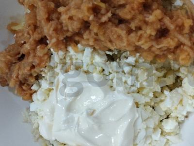 Skani salotos su konservuotomis sardinėmis ir obuoliu Žingsnis 4