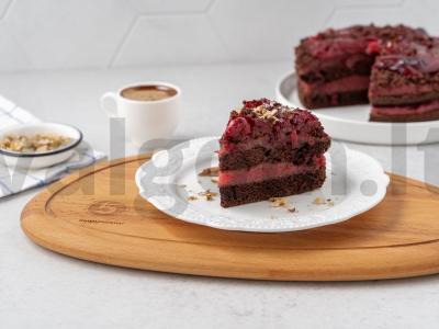 Vegetariškas šokoladinis vyšnių tortas pagrindine nuotrauka