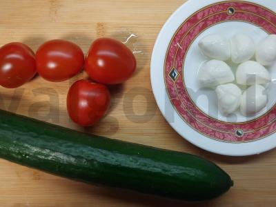 Daržovių salotas su mocarela Žingsnis 1