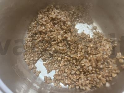 Skani grikių košė su svogūnais ir troškinta kiauliena Žingsnis 5