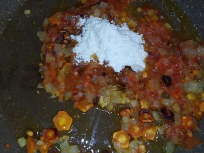 Ryžiai su morkų, kečupo ir svogūnų padažu Žingsnis 5