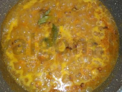 Ryžiai su morkų, kečupo ir svogūnų padažu Žingsnis 6