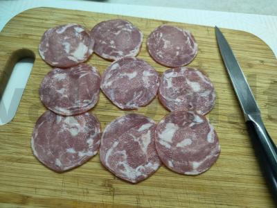 Kanapės su alyvuogėmis ir agurkais Žingsnis 2