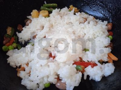 Omletas su karibų mišiniu ir ryžiais Žingsnis 2