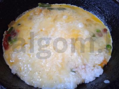 Omletas su karibų mišiniu ir ryžiais Žingsnis 3