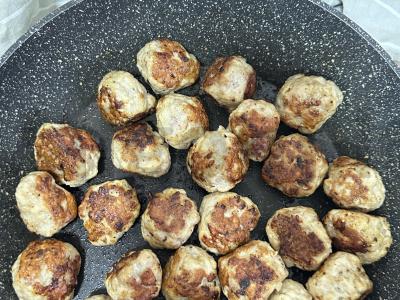 Mėsos kukuliai grietinėlės-grybų padaže Žingsnis 5