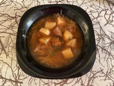 Kvapnus boršas su jautiena pagrindine nuotrauka