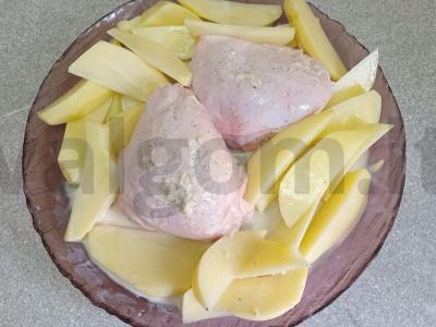 Vištienos šlaunelės marinate iš rauginto pieno, keptos su bulvių garnyru Žingsnis 5