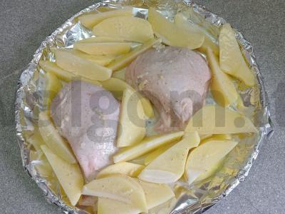 Vištienos šlaunelės marinate iš rauginto pieno, keptos su bulvių garnyru Žingsnis 6