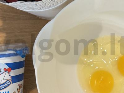 Naujųjų metų medaus tortas su grietinės ir varškės sūrio kremu Žingsnis 1