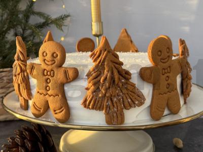 Naujųjų metų medaus tortas su grietinės ir varškės sūrio kremu pagrindine nuotrauka