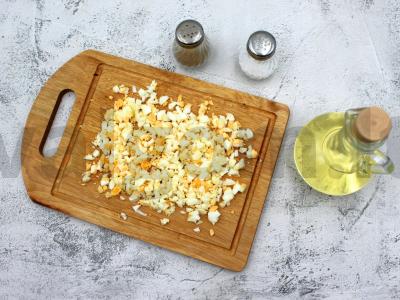 Salotas su marinuota česnakine lazdyna Žingsnis 3