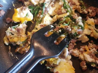 Kiaulienos faršo ir rukolos skramblys Žingsnis 4