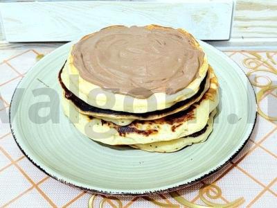 Kvapnūs bananų blynai pusryčiams pagrindine nuotrauka