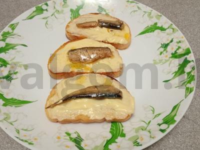 Sumuštiniai su šprotų ir kiviais Žingsnis 4