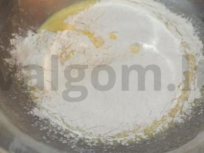 Vyšnių keksiukai Žingsnis 3