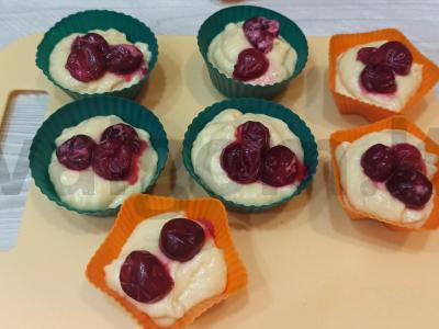 Vyšnių keksiukai Žingsnis 6