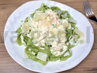 Špinatų makaronai su grietininiu karriu pagrindine nuotrauka