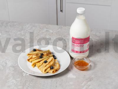 Pankūkos su pienu ir skylutėmis pagrindine nuotrauka