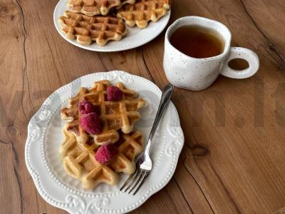 Žemės riešutų vafliai su grietine pagrindine nuotrauka