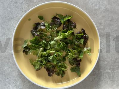 Daržovių salotas su žaliu žirniu Žingsnis 1