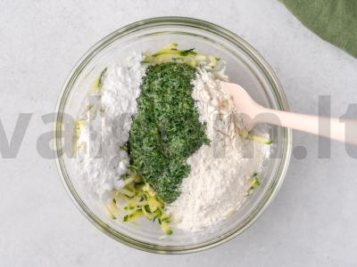 Cukinijų blynai su varškės kremu ir lašiša Žingsnis 2