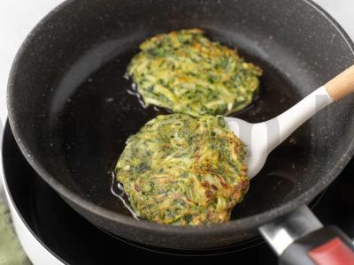 Cukinijų blynai su varškės kremu ir lašiša Žingsnis 3