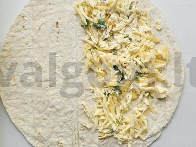 Patingėlis čeburekas su sūriu ir žolelėmis Žingsnis 3