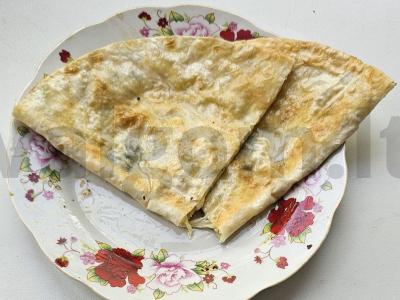 Patingėlis čeburekas su sūriu ir žolelėmis pagrindine nuotrauka