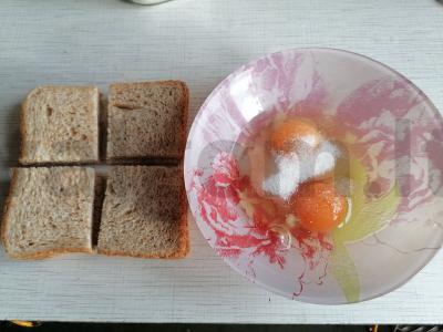 Saldžių omletų ir duonos su sėlenomis skrudinta duona Žingsnis 1