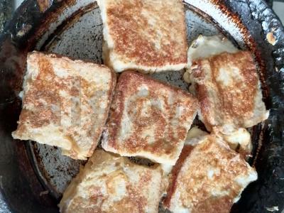 Saldžių omletų ir duonos su sėlenomis skrudinta duona Žingsnis 5