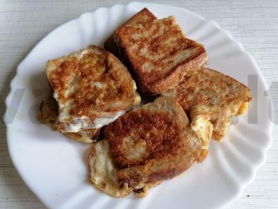 Saldžių omletų ir duonos su sėlenomis skrudinta duona pagrindine nuotrauka