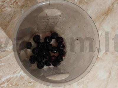 Pieno kokteilis su mėlynėmis Žingsnis 1