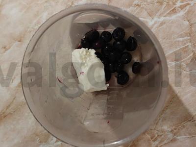 Pieno kokteilis su mėlynėmis Žingsnis 2