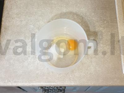 Blynai su rūgpieniu ir cinamonu Žingsnis 1