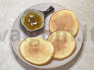 Blynai su rūgpieniu ir cinamonu pagrindine nuotrauka