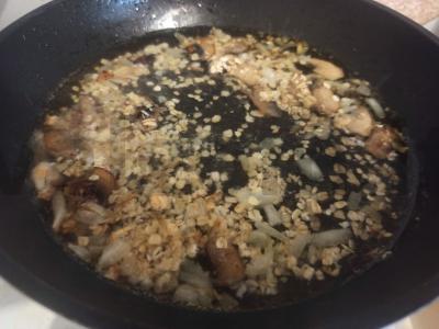 Avižinė košė su svogūnais ir marinuotais šampinjonais Žingsnis 2