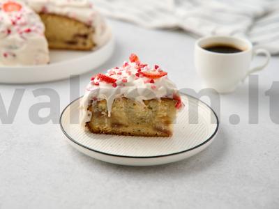 Namų braškinis tortas pagrindine nuotrauka