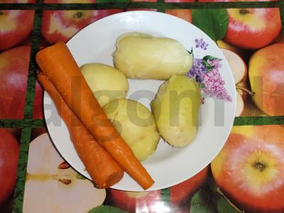 Salotas „Olivje su žaliu svogūnu“ Žingsnis 1