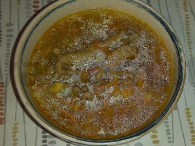 Sriuba su kiaulienos šonkauliais ir perliniu miežiu pagrindine nuotrauka