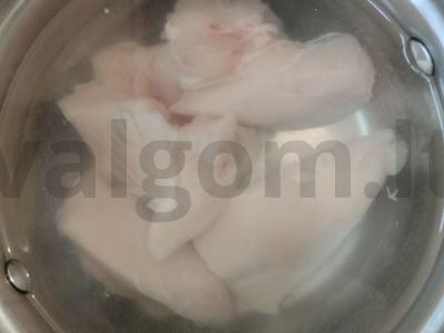 Švelnus salotas su vištiena, ananasais ir kukurūzais Žingsnis 1