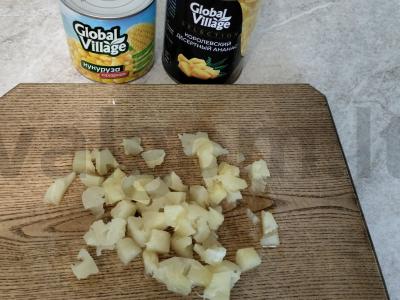 Švelnus salotas su vištiena, ananasais ir kukurūzais Žingsnis 2