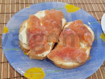 Silpnai sūdyta lašiša po lašiša pagrindine nuotrauka