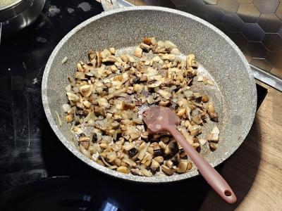 Pyragėliai „Kaip pūkas“ su bulvėmis ir grybais ant rauginto pieno Žingsnis 2