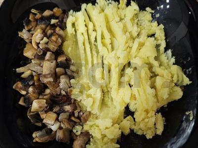 Pyragėliai „Kaip pūkas“ su bulvėmis ir grybais ant rauginto pieno Žingsnis 3