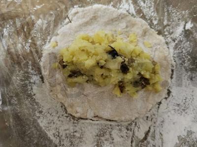 Pyragėliai „Kaip pūkas“ su bulvėmis ir grybais ant rauginto pieno Žingsnis 4