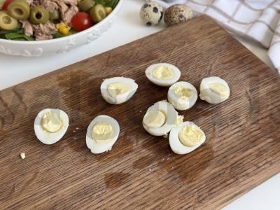 Salotos su tunu ir putpelių kiaušiniais pusryčiams Žingsnis 3