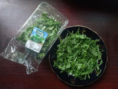 Salotos su braškėmis ir rukola Žingsnis 1