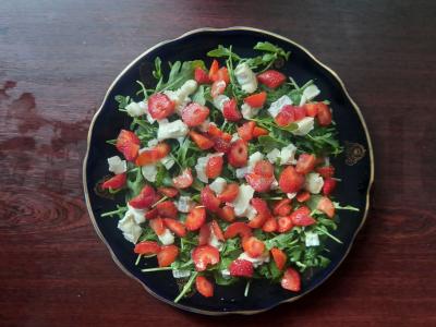 Salotos su braškėmis ir rukola Žingsnis 4