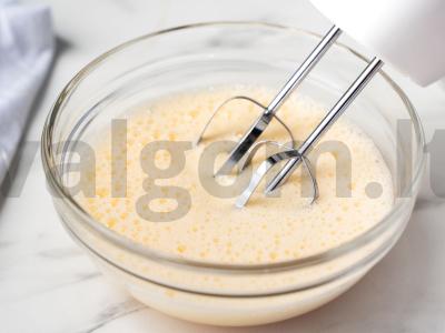 Šokoladinė šarlotė su bananas lėtoje viryklėje Žingsnis 1